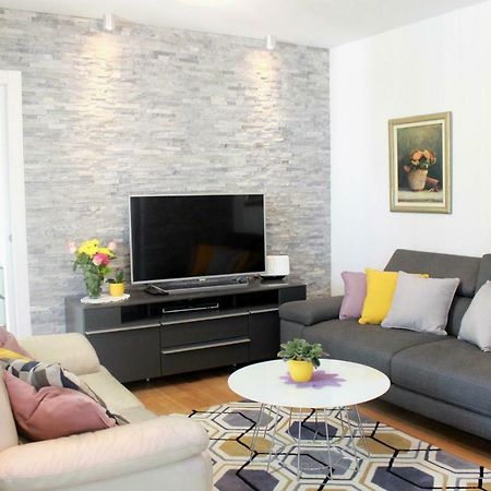Apartment Dajana Бол Екстериор снимка